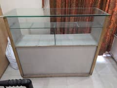 counter with 12mm glass