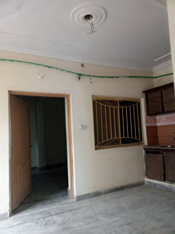 House for rent 4 marla double story available in khanna pull near sanam chowk 4