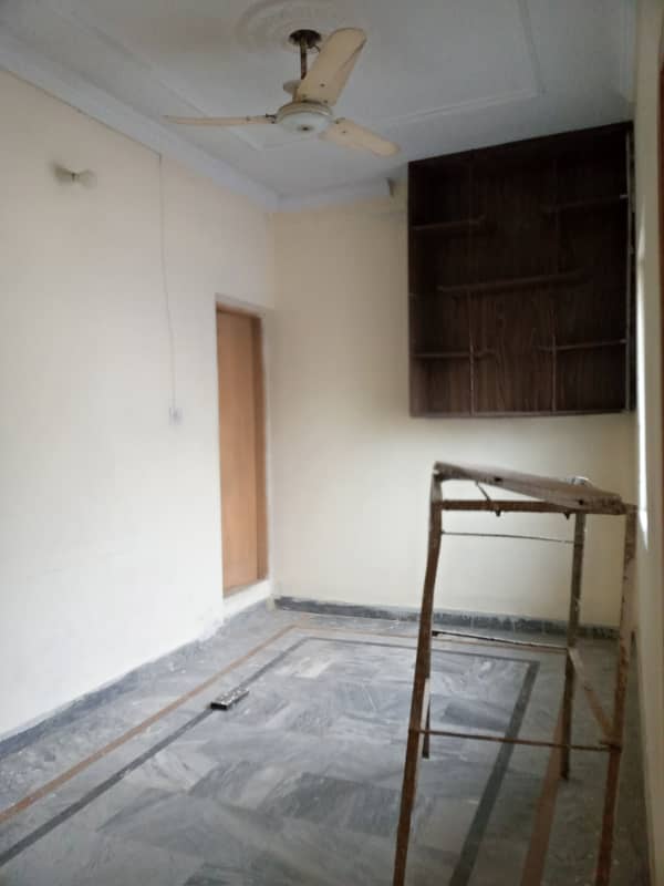 House for rent 4 marla double story available in khanna pull near sanam chowk 8