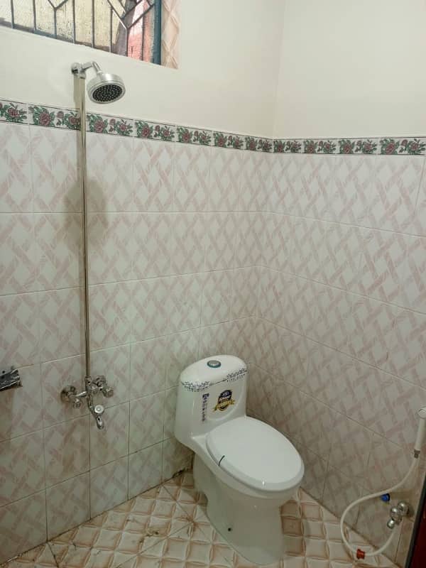 05 MARLA LOWER PORTION FOR RENT IN JOHAR TOWN LAHORE 2