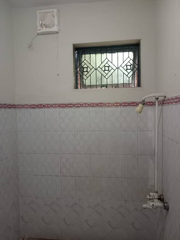 05 MARLA LOWER PORTION FOR RENT IN JOHAR TOWN LAHORE 4