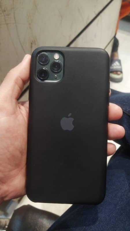 iphone 11 pro Max 256Gb dual Approved all geniune accesories 3