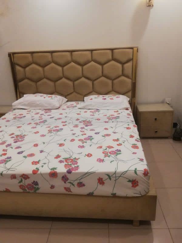 . 03026306919 WhatsApp use bed dressing good condition 2