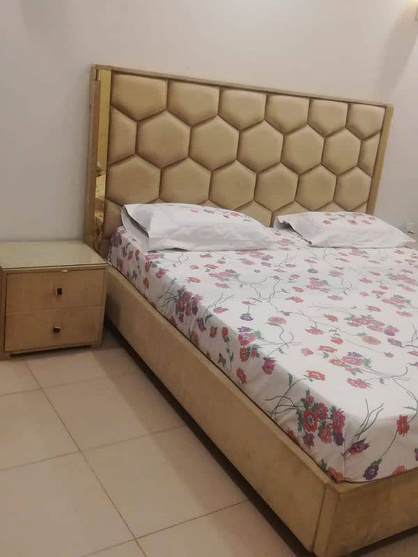 . 03026306919 WhatsApp use bed dressing good condition 5