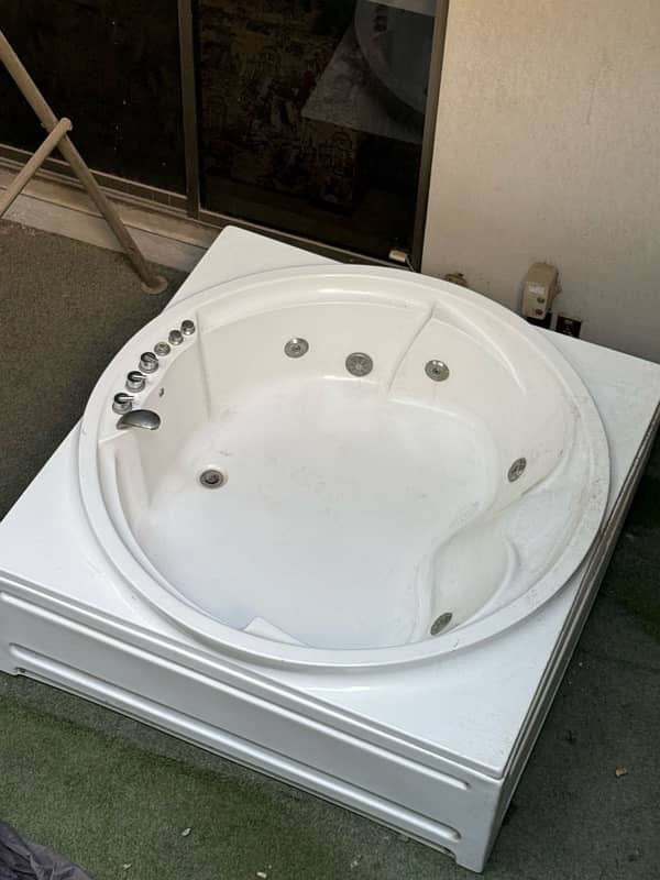 63x63 Water Jet Jacuzzi tub for washroom 2