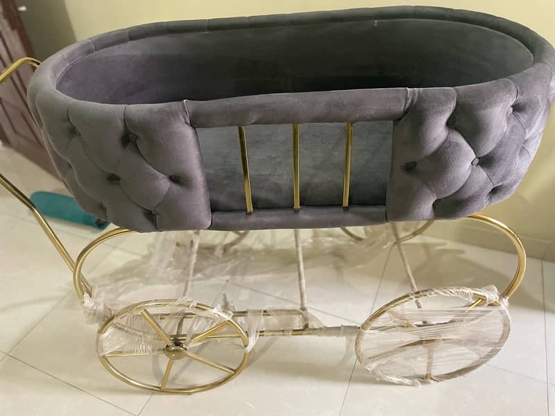 Baby Velvet Tufted Bassinet | Baby velvet cot 4