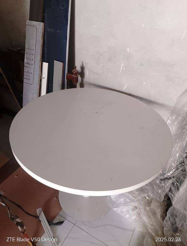 round table 0
