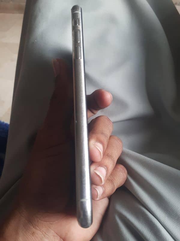 Iphone 11 pro max Non pta  64 gb factory unlock 3