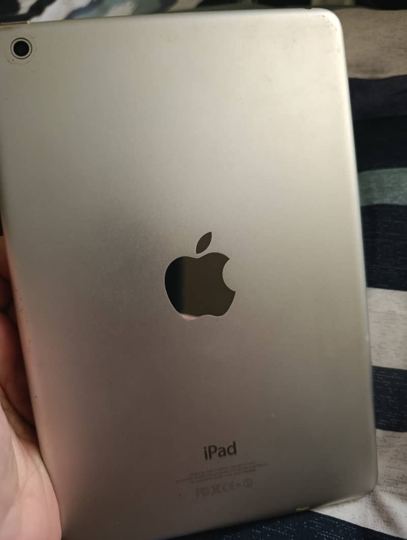 iPad 2nd gen like new 5