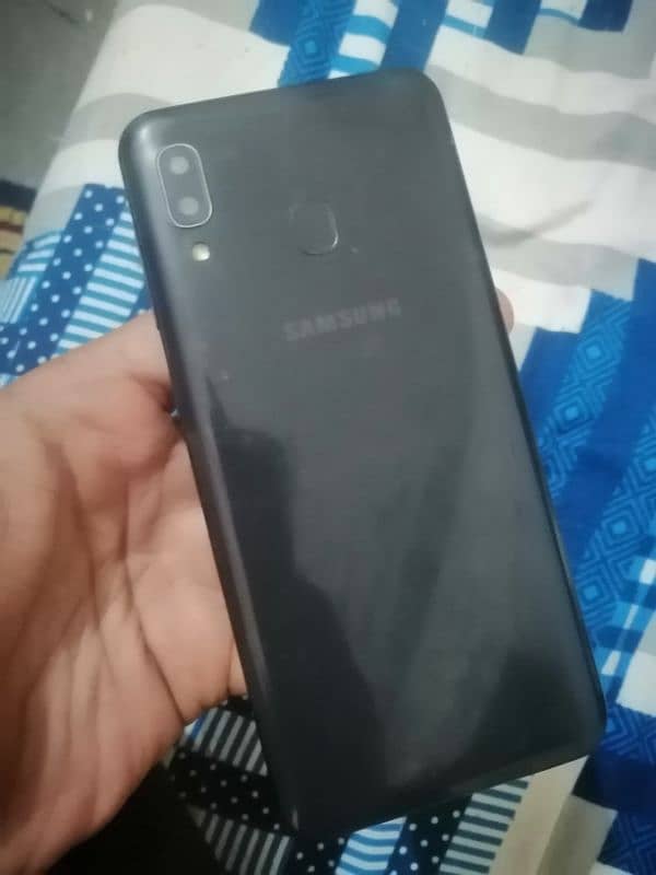 vivo y20. Samsung A20 .  Exchnge possible 7