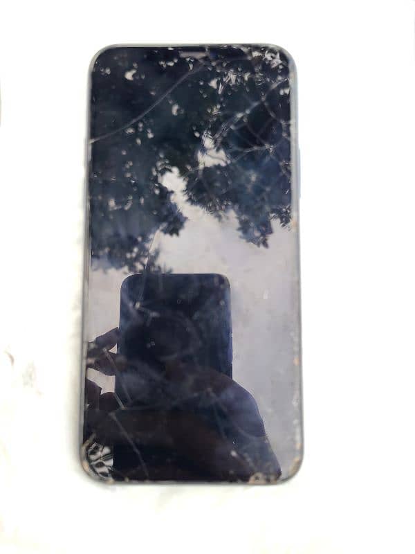 iPhone 11 pro (Screen Broken) 6