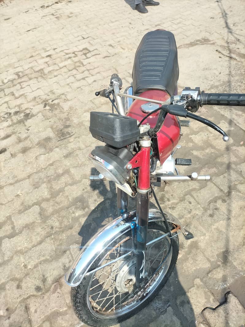 Honda CG 125 2011 4