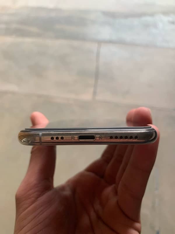 iPhone XS 4