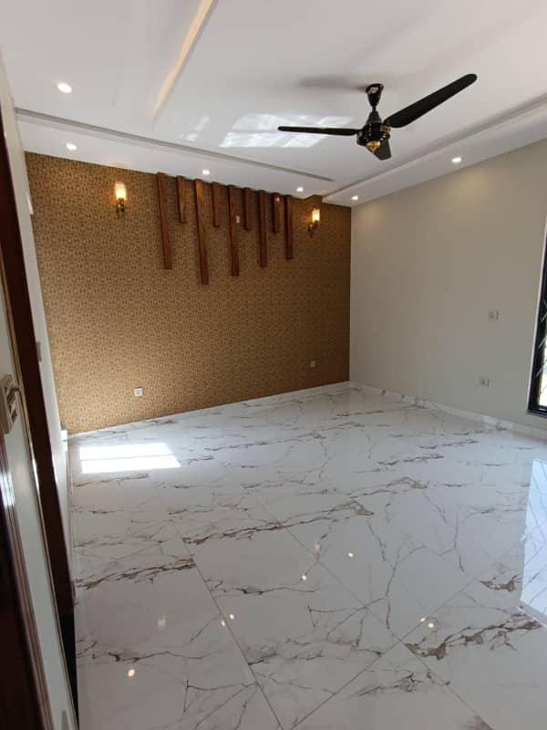 2 bed non Furnished Flat Available For Rent in Bahria Town Lahore 2