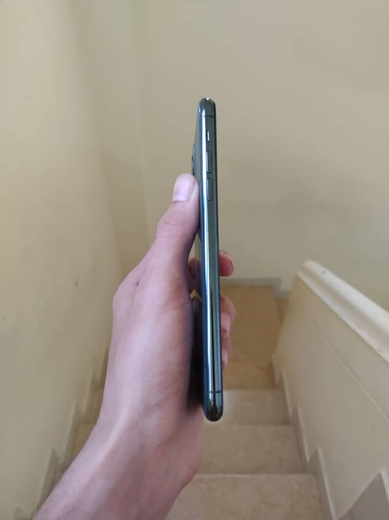 IPhone 11 Pro Max (read description) 5