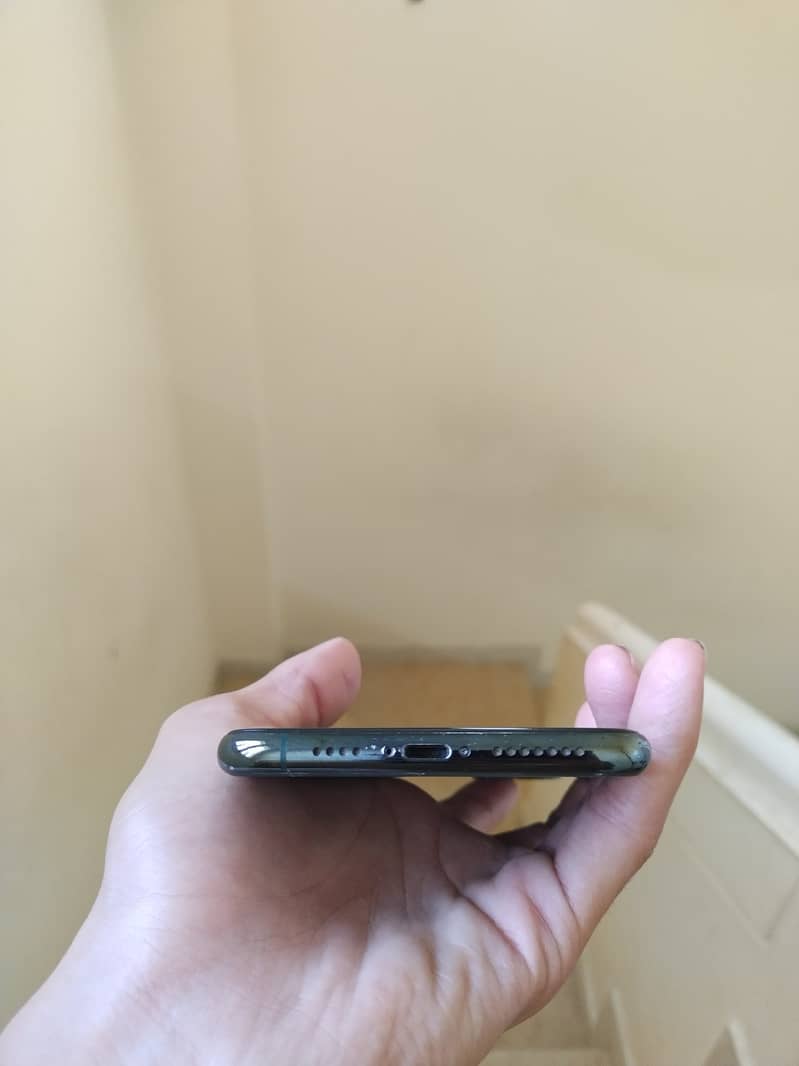 IPhone 11 Pro Max (read description) 7