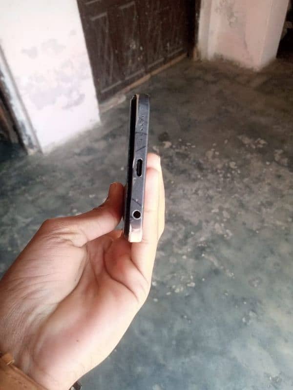 infinix smart 8 10 by 10 condition 4. . . 64 memory 3