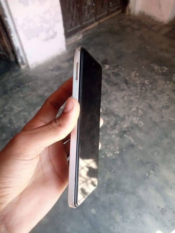 infinix smart 8 10 by 10 condition 4. . . 64 memory 4