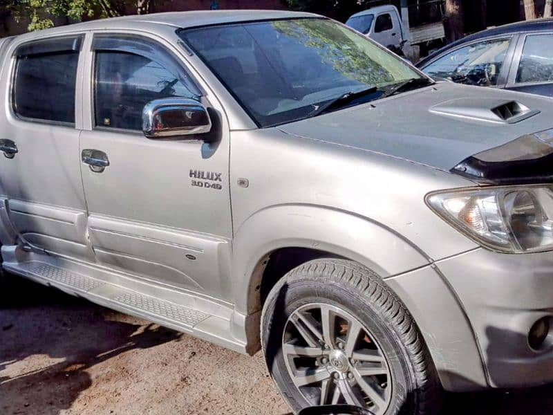 Toyota Hilux 2012 1