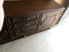 Sideboard for crockery