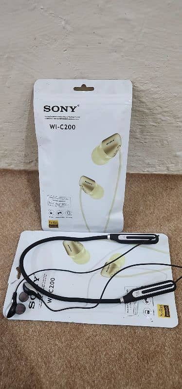 Sony WI-C200 Wireless In-ear Headphones 0