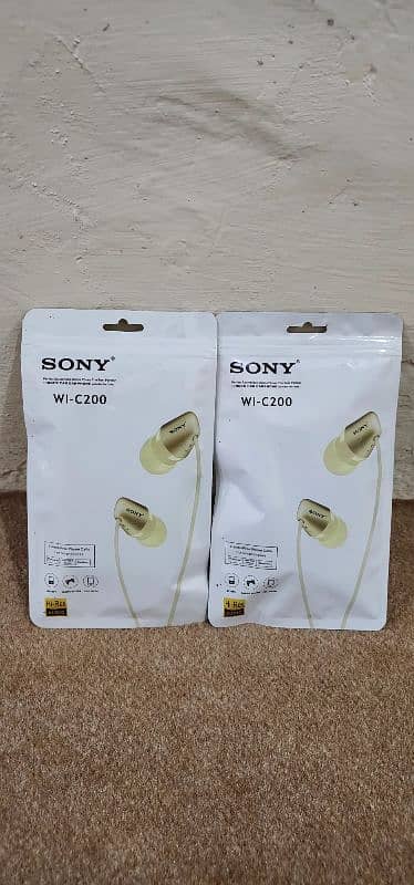 Sony WI-C200 Wireless In-ear Headphones 3