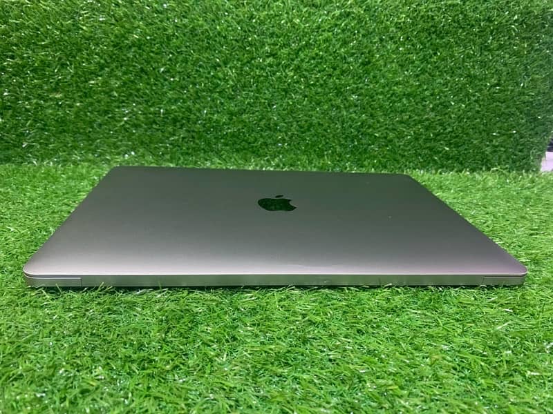 macbook 2017 pro lush condition 6