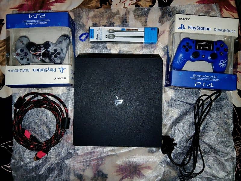 PS4 FOR SALE WITH 2 CONTROLLERS 1