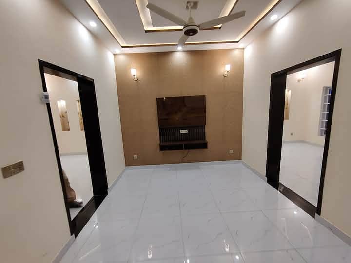 Bahria orchard Lahore rent option available 12