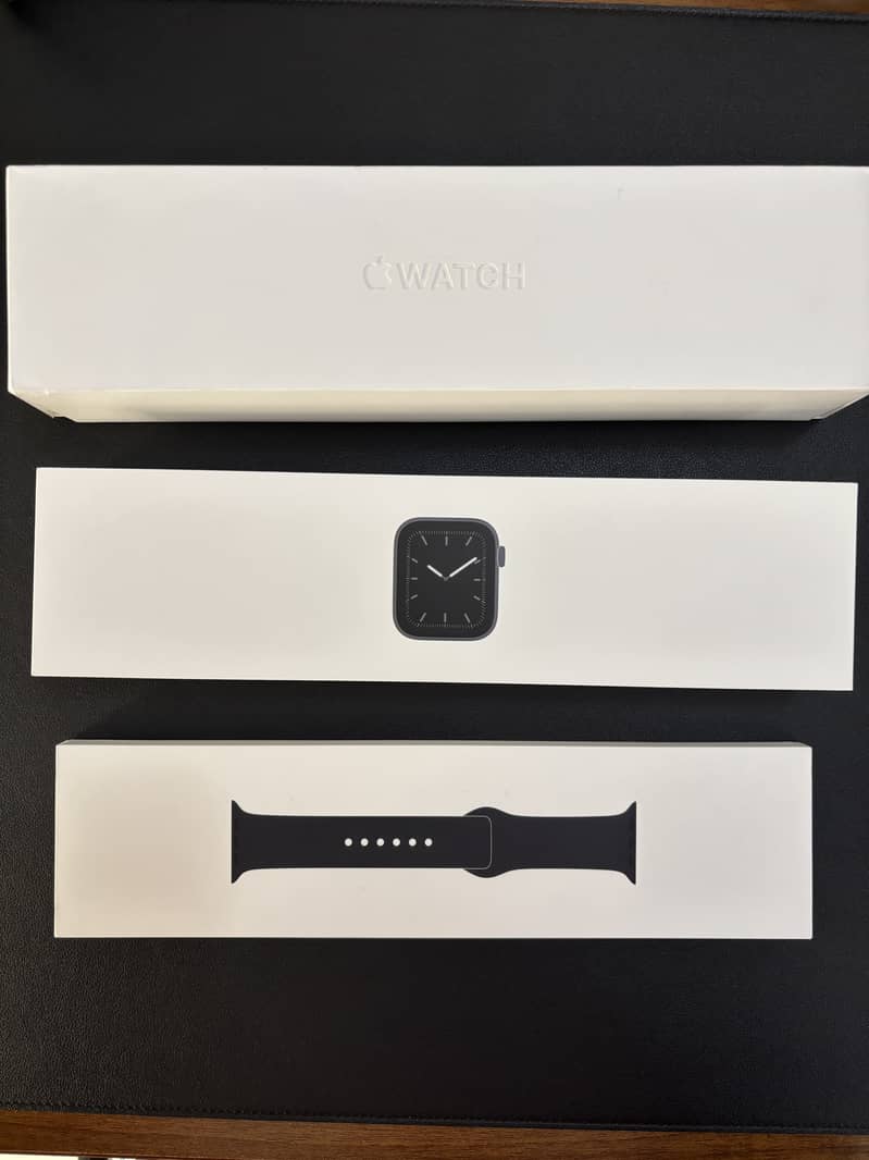 Apple Watch Series 5 44mm Space Grey 1