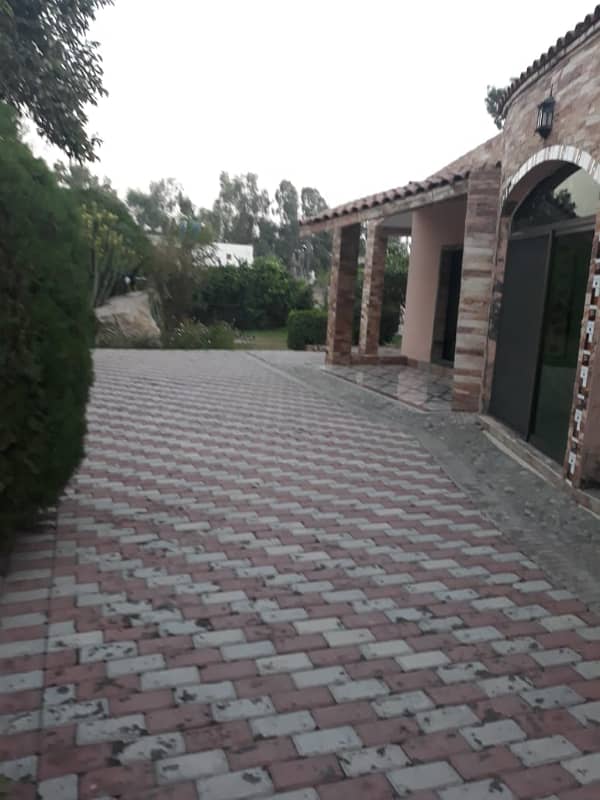 3 ACRE DEVELOPED CORNER FARM HOUSE BAILYPUR,PARALLEL TO SMALL BUSINESS CORPURATION SUNDAR ROAD LAHORE. 4