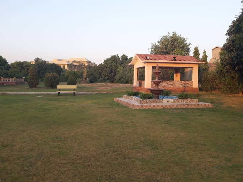 3 ACRE DEVELOPED CORNER FARM HOUSE BAILYPUR,PARALLEL TO SMALL BUSINESS CORPURATION SUNDAR ROAD LAHORE. 7