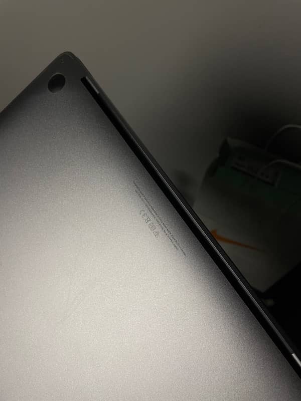 Macbook Pro M1 2020 | 8GB RAM | 256GB SSD 3