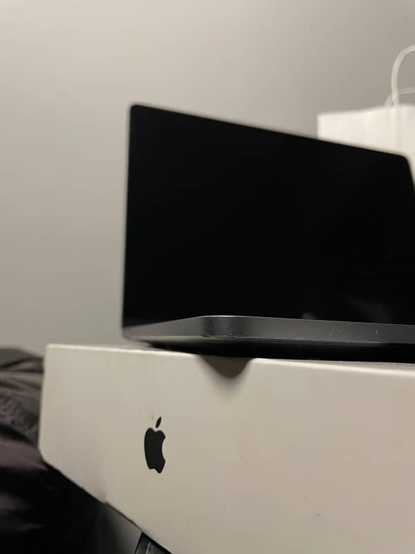 Macbook Pro M1 2020 | 8GB RAM | 256GB SSD 5