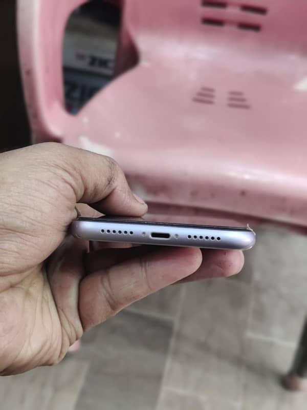 iPhone 11 Pta Approved 128Gb 4