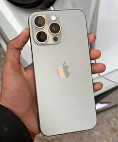 iPhone 15 pro max natural Titanium