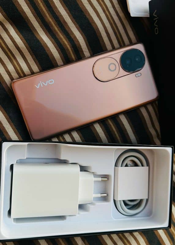 vivo v40e for sale lowest price brown colour only 10days use 0