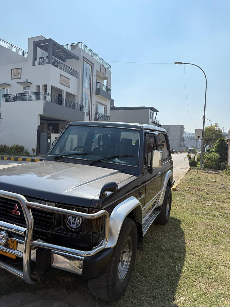 Mitsubishi Pajero 1985 0