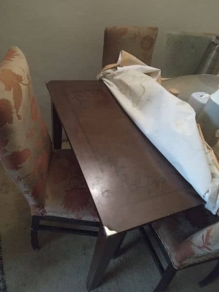 Big Home Centre Dining Table, Bought in Kuwait. 6 chairs included. 0