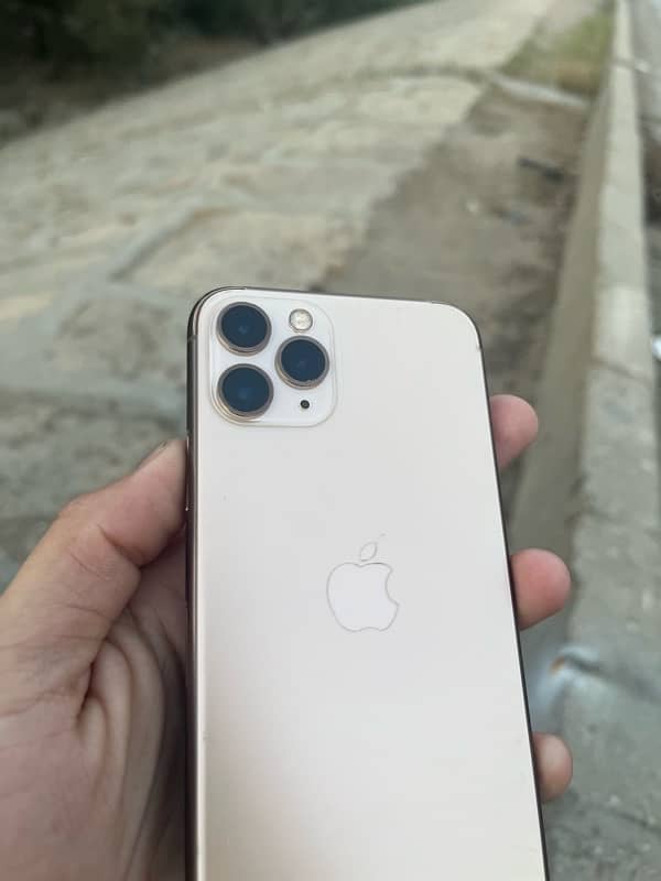 iphone 11 Pro golden 0