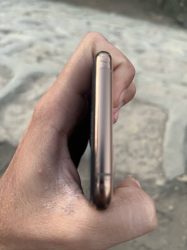 iphone 11 Pro golden 5