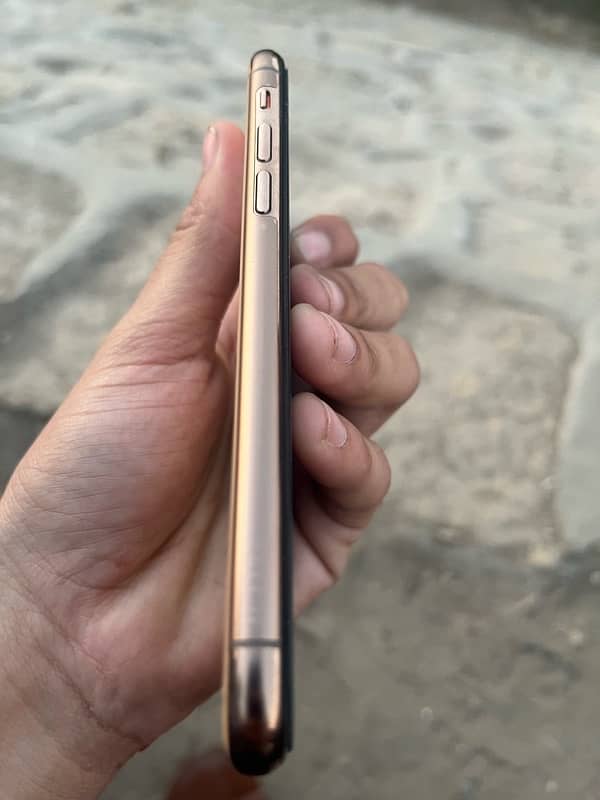 iphone 11 Pro golden 6