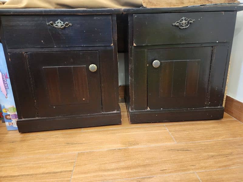 Dressing Table and two side tables for sales 2