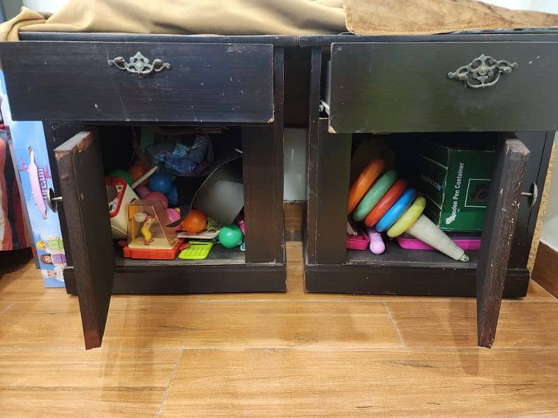 Dressing Table and two side tables for sales 3