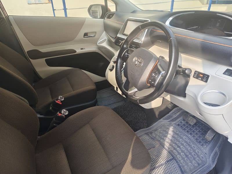 Toyota Sienta 2017 13