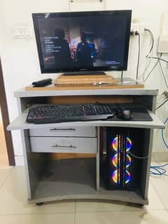 Computer table with movable keyboard mouse space