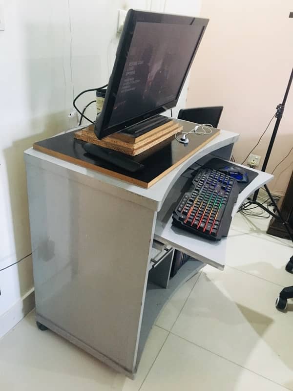 Computer table with movable keyboard mouse space 2