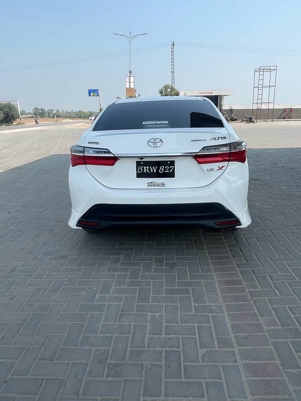 Toyota Corolla GLI 2020 Super white 3