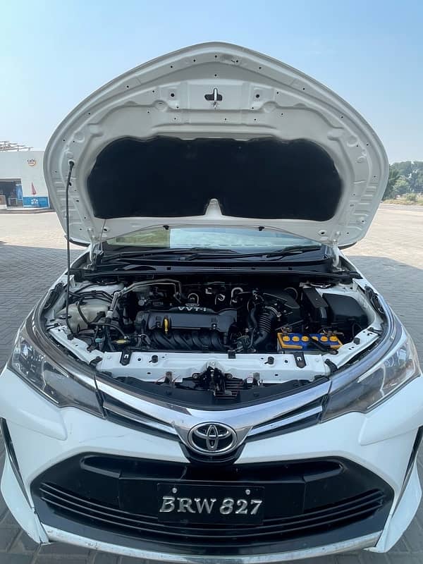 Toyota Corolla GLI 2020 Super white 13