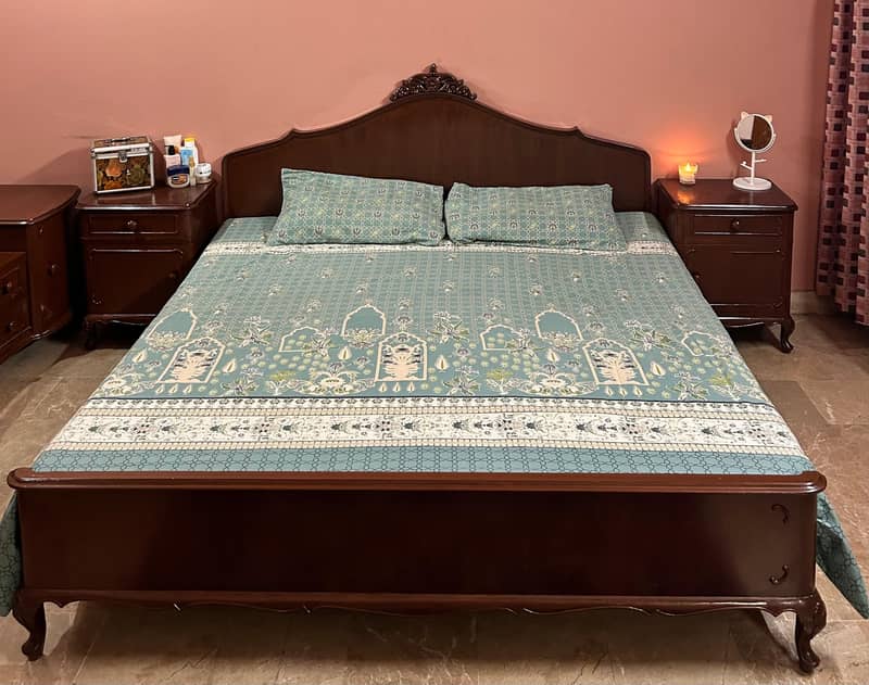 Elegant Dark Brown Bed Set, Dresser & Side Tables (03219380655) 2